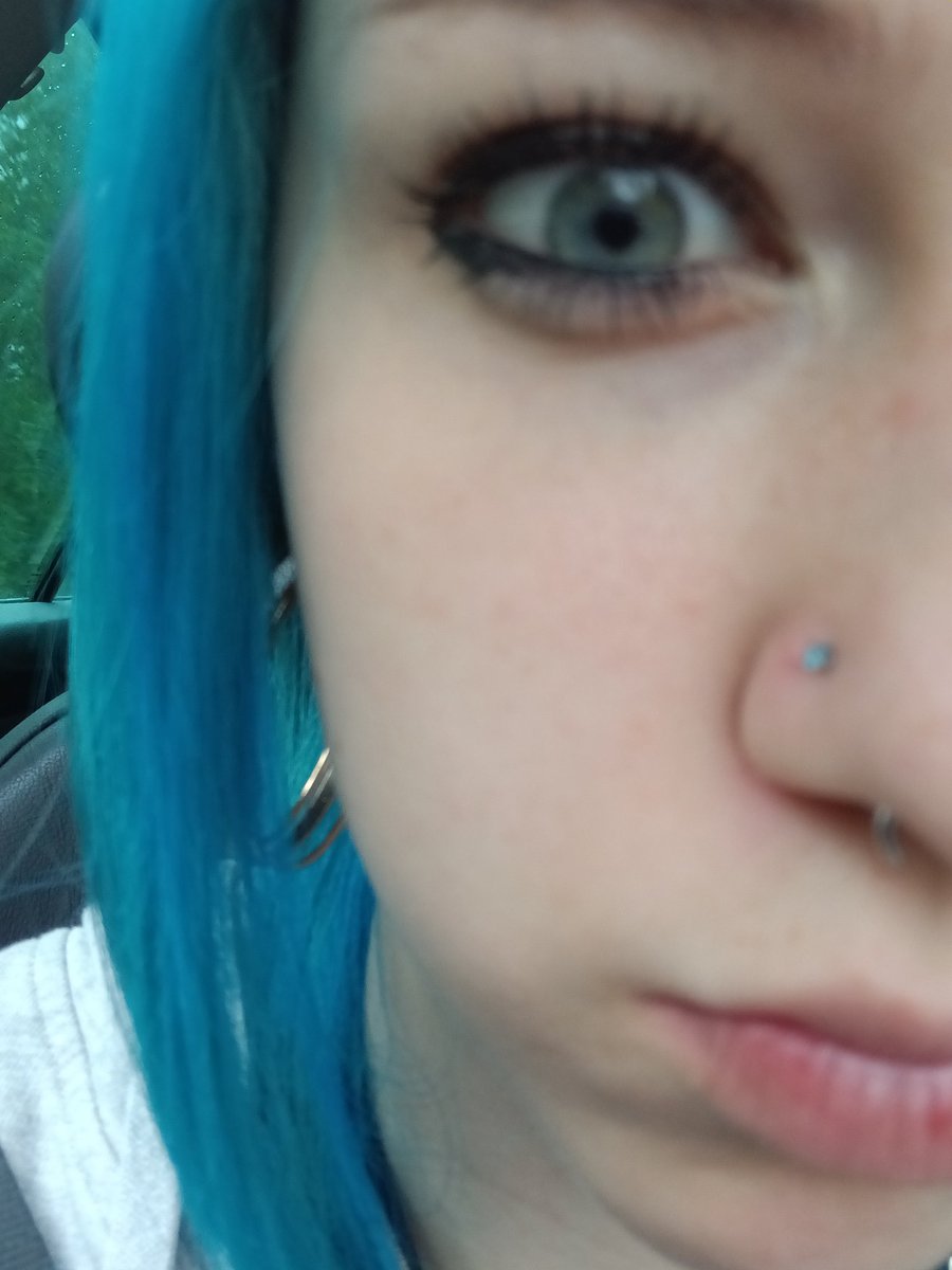 Chat do I look like someone that cut themselves