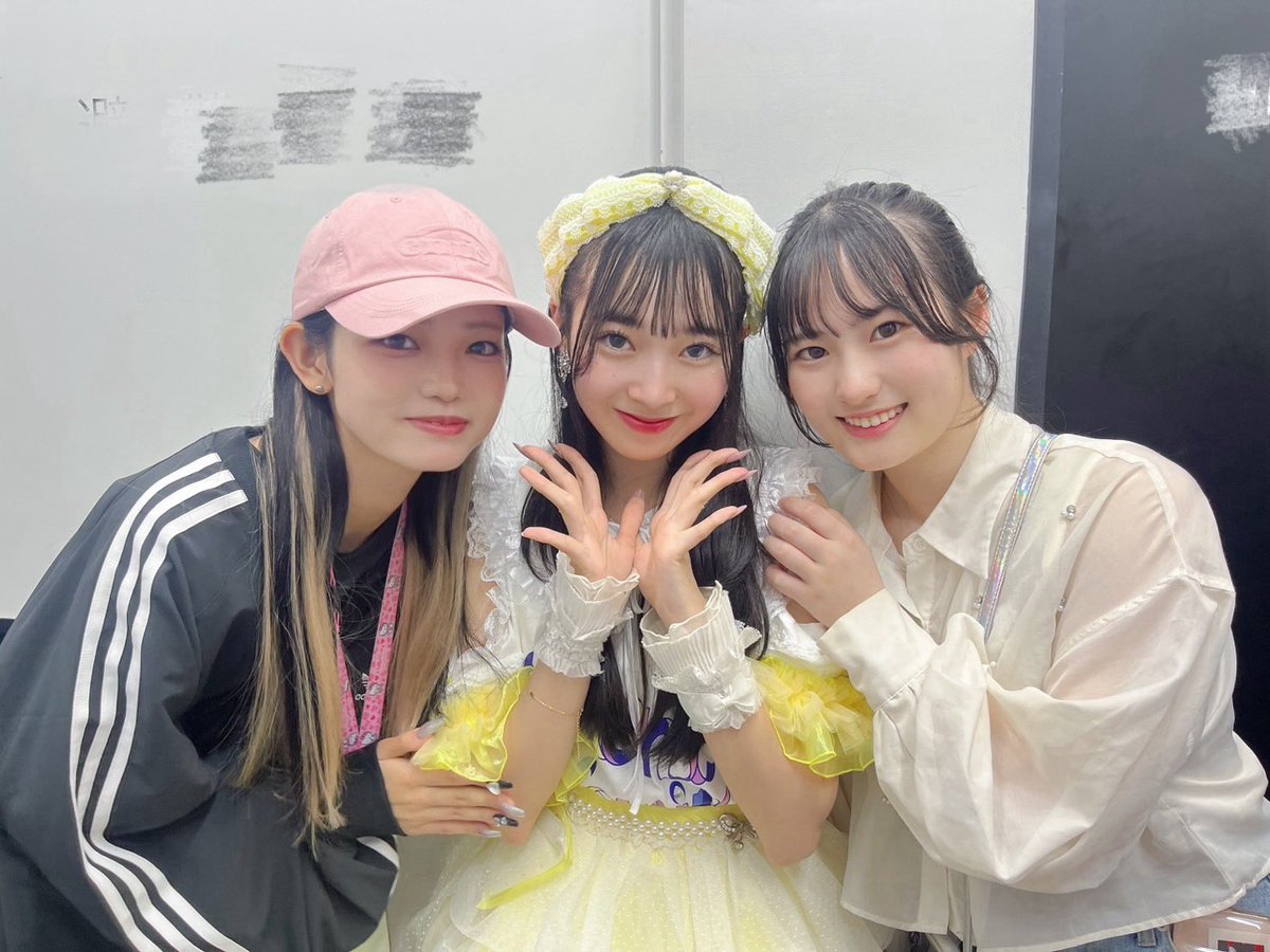 OUT OF 48で一緒だった刀歌くるみちゃんと成石亜里沙ちゃんが∴ヒロイン転生現体制終了ライブ来てくれました！くるとありさちゃんは、OUT OF 48が終わってもずっと仲良しで、遊んだりしてたから、最後のライブ来てもらえてめっちゃ嬉しかった！本当にありがとう！また今度遊ぼうね︎💕︎