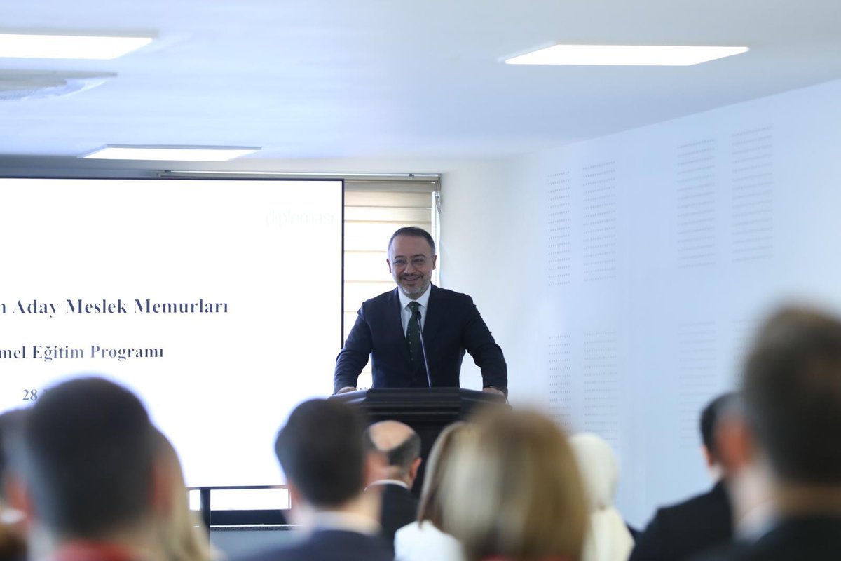 Bakan Yardımcımız Sayın Nuh Yılmaz, eğitimlerine devam eden 62. Dönem Aday Meslek Memurlarına bugün (28 Mayıs) hitapta bulunmuştur.