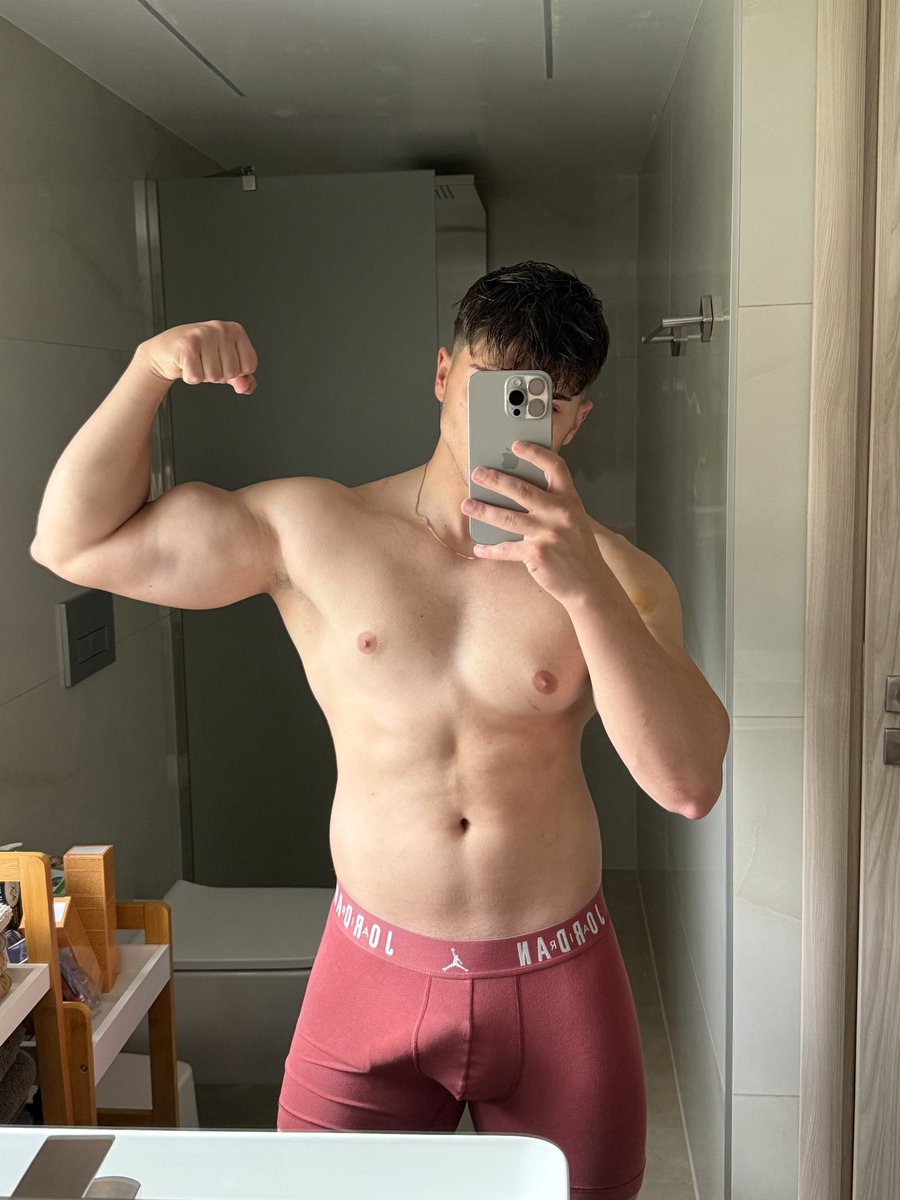 I’m sending my d pics to everyone who say “hi”