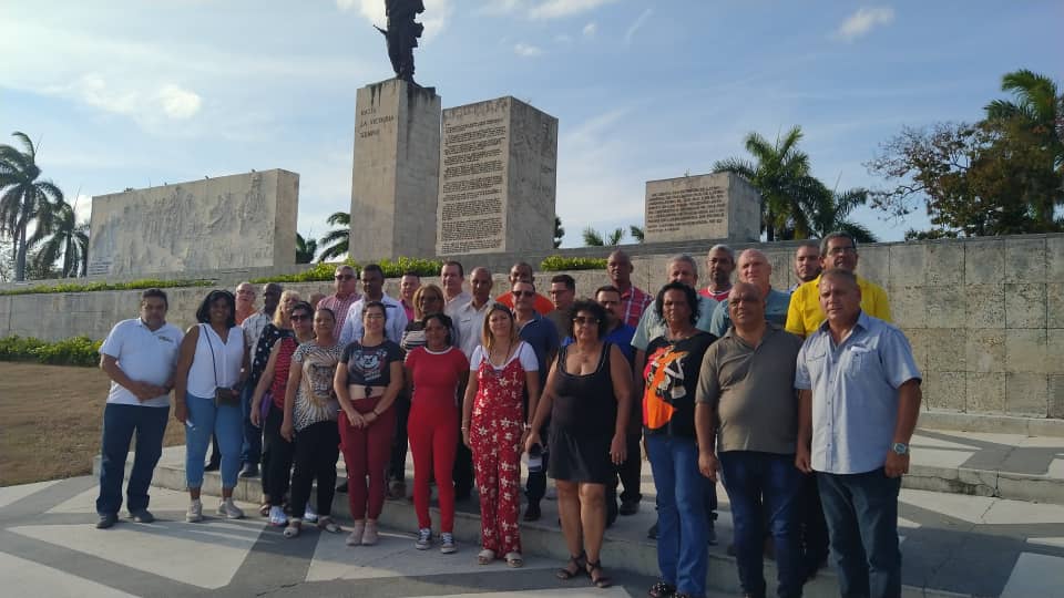 HaroldoVidal's tweet photo. Los cuadros de Geominsal rinden tributo diario al compromiso contraído con la patria ante el Guerrillero Heroico
#Cubadepie https://t.co/tphXx3ra4l