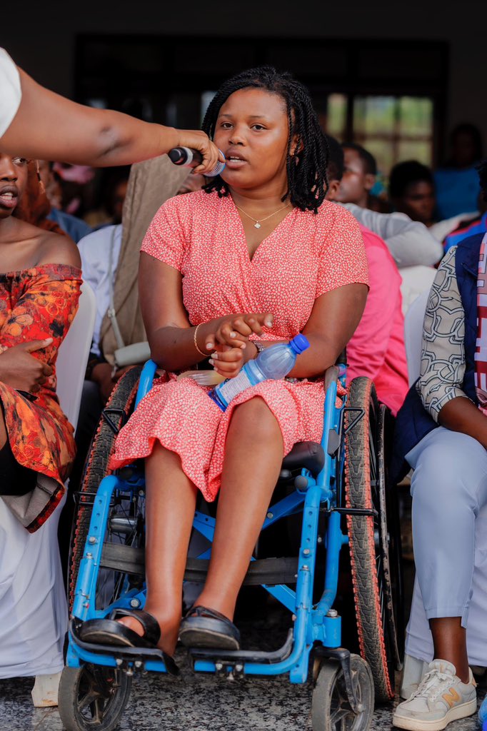 Ubuyobozi bwa <a href="/KosmotiveRwanda/">Kosmotive</a> ku bufatanye na <a href="/expocitydubai/">Expo City Dubai</a> na <a href="/giz_gmbh/">GIZ</a> bavuze ko bitari gushoboka gusoza Umunsi Mpuzamahanga wahariwe Isuku mu gihe cy’Imihango badahaye abantu  ibirori. Umuhanzi YAMPANO hamwe na Gratien Niyitegeka mu rwenya (comedy) basusurukije abakobwa,