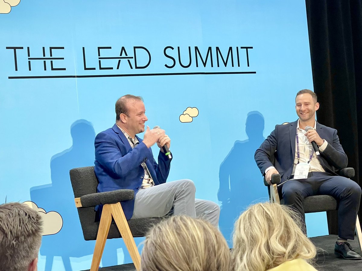 Julia Raymond Hare tweet media