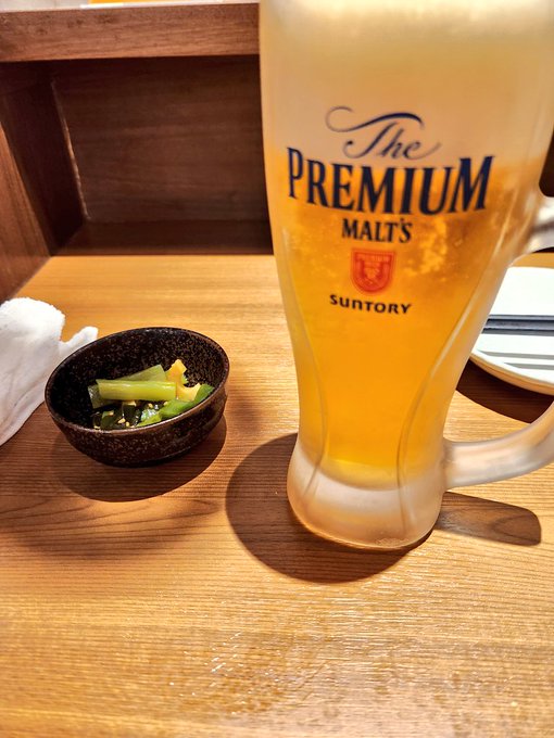 映画の前に久しぶりの外飲みでした。握りは漬けにしてあって、わさびが鬼おろしにしてあってツーンって…美味しかった!おでんはこれまたビールによく合う味付けで、なかなか美味しゅうございました! 