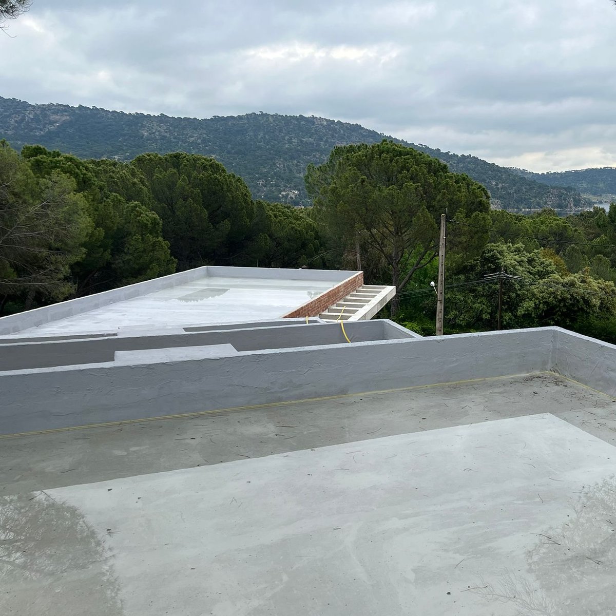 📢🏡 ¡Nuevo avance en la construcción de Casa JAS en el Pantano de San Juan! 🌿✨vivienda unifamiliar con casa de invitados continúa su desarrollo apostando por la eficiencia energética, el confort y el respeto al entorno natural.
🔗 Más info: bit.ly/4h4LUaZ