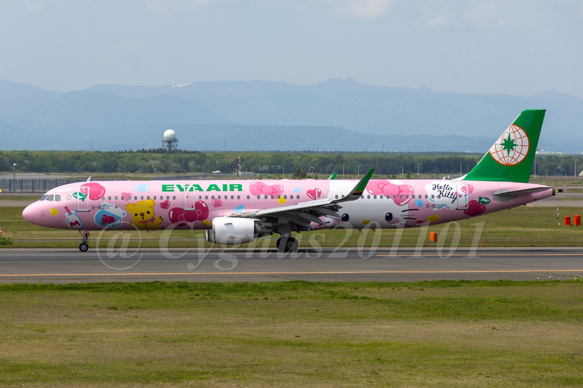 Cygnus201101's tweet photo. B-16217
Airbus A321-211(WL)
EVA Air
(Hello Kitty Pinky Jet Livery)

May 28, 2025

1月19日以来の２回目かな？

#B16217 #EVA #HelloKitty #PinkyJet #CTS #RJCC #新千歳空港 https://t.co/IVErKLIPnH