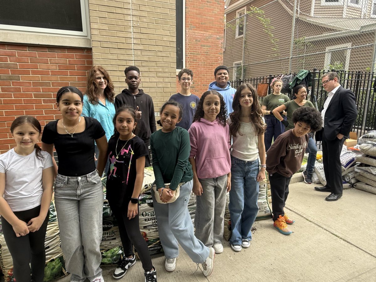 Claudine Conover (@claudineconover) on Twitter photo PS 19 in D11 working with NYC Grows to beautify their school. PS 19 is getting above ground planters, plants, and irrigation. Students loving getting their hands dirty and applying what they learned in science! <a href="/District11BX/">NYC District 11Community School District</a> <a href="/cristinevaughan/">Cris Vaughan</a> PS 19 in D11 working with NYC Grows to beautify their school. PS 19 is getting above ground planters, plants, and irrigation. Students loving getting their hands dirty and applying what they learned in science! <a href="/District11BX/">NYC District 11Community School District</a> <a href="/cristinevaughan/">Cris Vaughan</a>