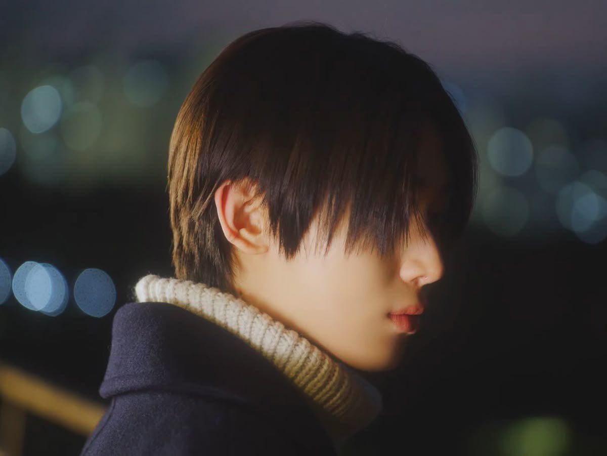 pjsoteric's tweet image. Notes that Jaxon (sn) never meant to open again. All of these, always, were about Elio (hs).

“for the version of me that stayed too long.
and the boy who left too quietly.”