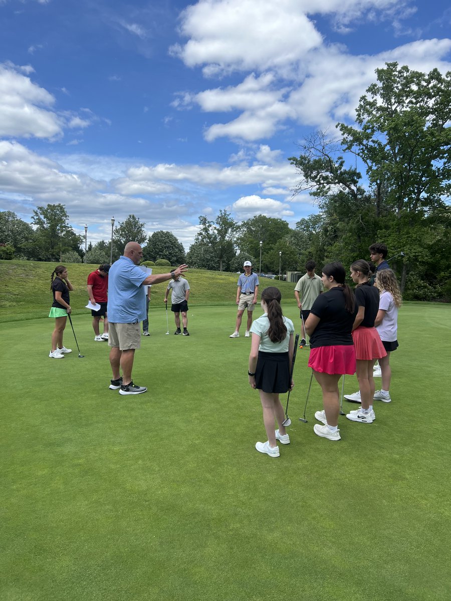Some putting practice and instructions before from Coach Giannetti before the start of last week's Lion Scramble. A birthday celebration for Mrs. Salais and Coach G congratulating everyone on a great season.
@JLHSLionRoar <a href="/jtsalais/">Jocelyn Salais</a>