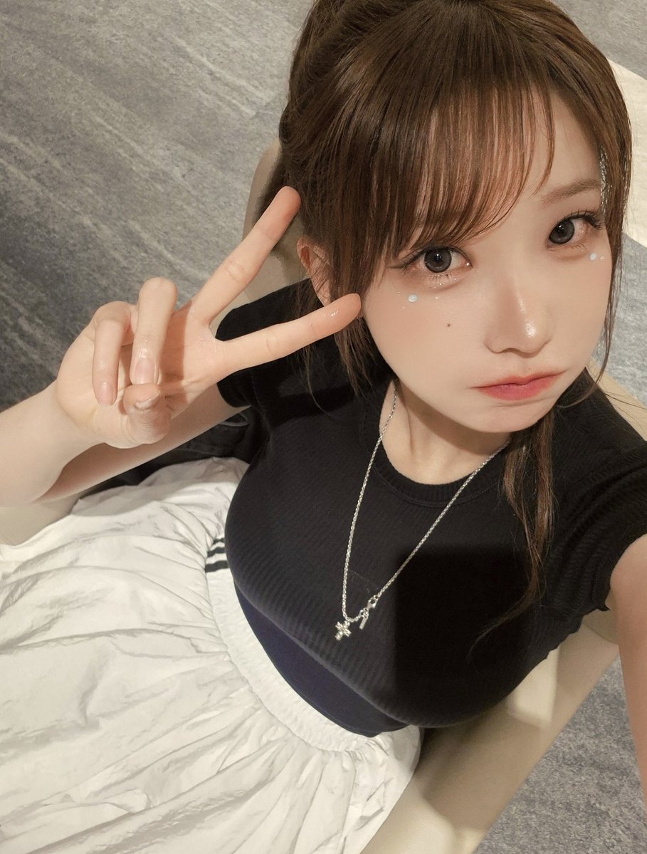 @Weekly_QWER: May,28,2025 Magenta naver fancafe post I worked hard today I'm going to eat a late-night snack with Nayoung after work It looks delicious!!! I don't usually eat late-night snacks.. But this is a reward for me today hehe Please look at my face nicely even if it's a little…