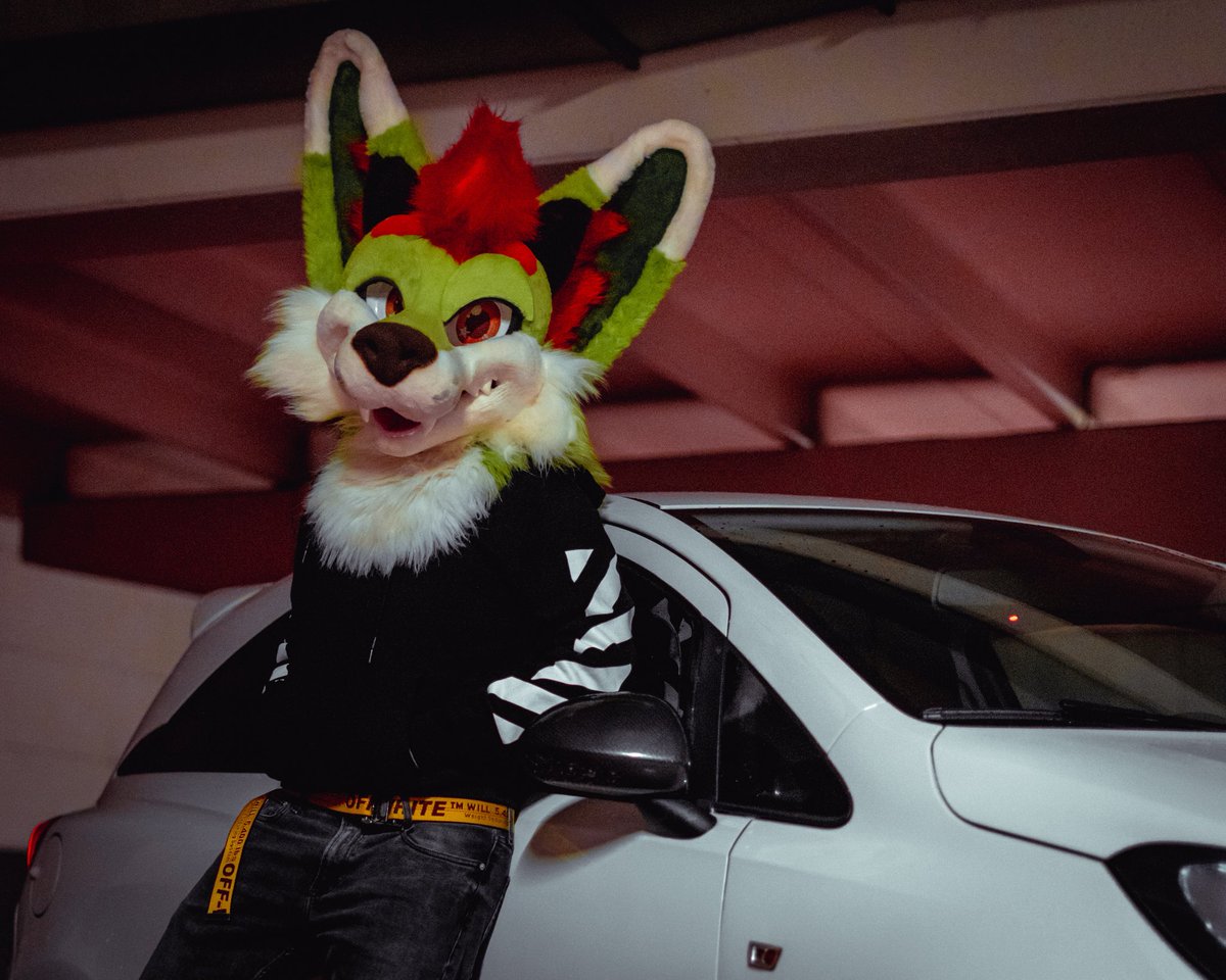 Lets go get some chikmn nuggies uwu 

📸 <a href="/Razor_Damiano/">RAZOR | Blue Lightbulb 🇮🇹</a>