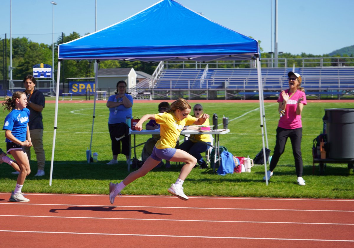 WHBI fifth graders enjoyed their last ever Field Day on Tuesday with beautiful blue skies! See all the photos at: queensburyschool.org/article/2239377
⚽⚾🏊🏃‍♀️
#QUFSD #qufsd #spartatude