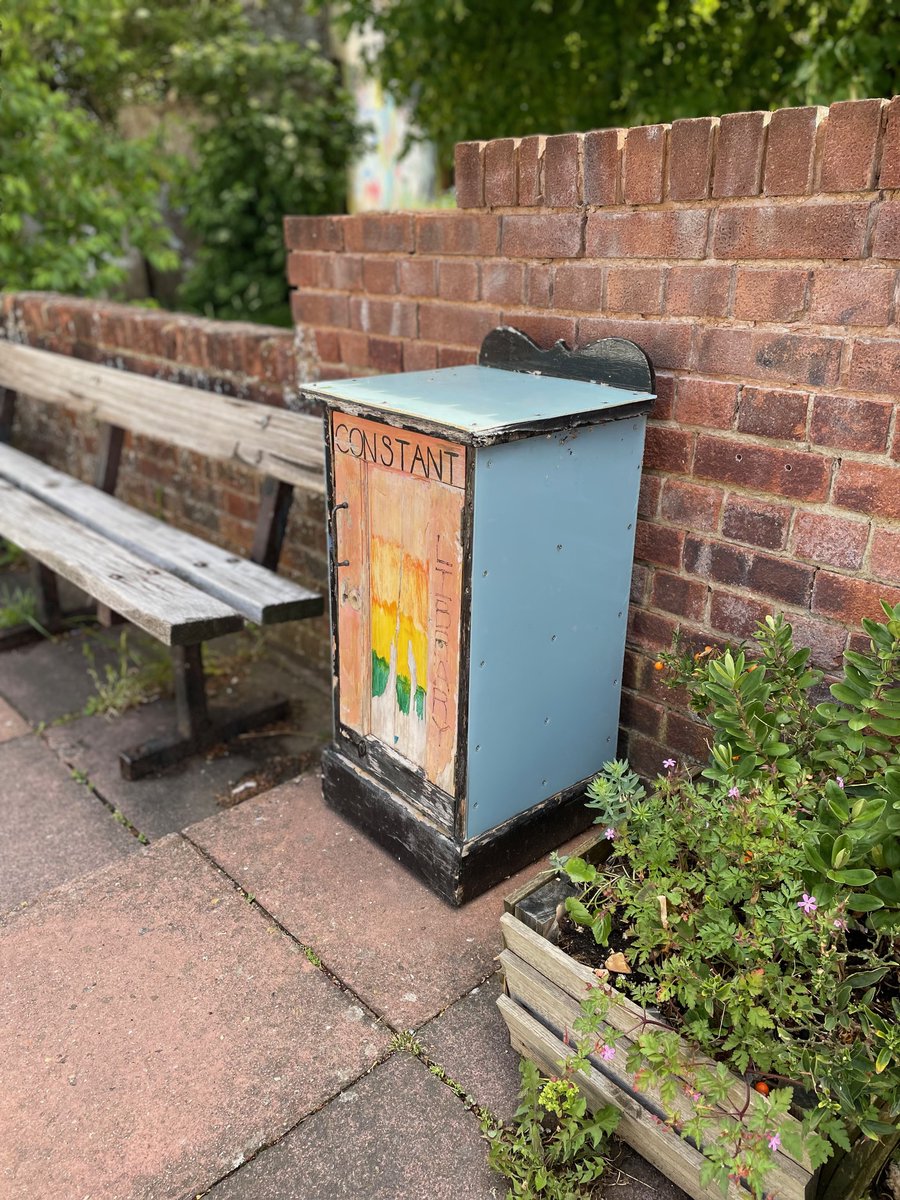 BASummerWriter's tweet photo. I love chancing upon community libraries.  This one is on Southover St in Brighton's Hanover district.  Southover St is one of the city's steepest thoroughfares so now people slumped on the chair for a rest can open the box door and pull out a donated book to read. https://t.co/6YBRCxyJia