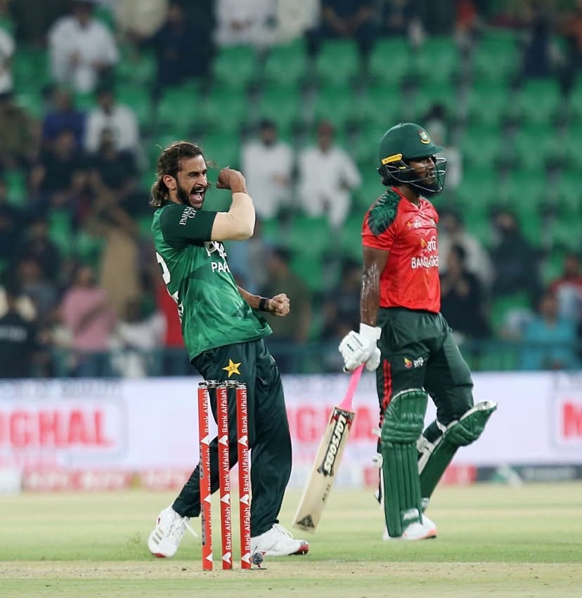 I know the fighter you are and I have seen first hand how much you love playing for Pakistan. You've shown why we should back players who have proven themselves and are team men specially when they are going through a rough patch or are out of form.

Keep it up <a href="/RealHa55an/">Hassan Ali 🇵🇰</a> 👏🏼
