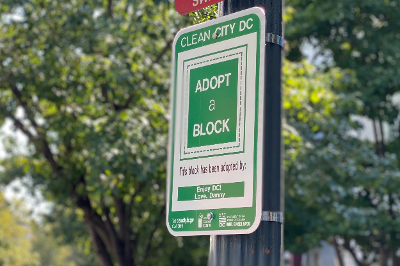SustainDC's tweet image. Want to make a real difference in your neighborhood? Let’s keep DC clean and green by hosting your own cleanup event with @CleanCityDC. For info on doing your own clean up event, check out shorturl.at/s5vN5 & to learn about #AdoptaBlock head to shorturl.at/BkLIx.