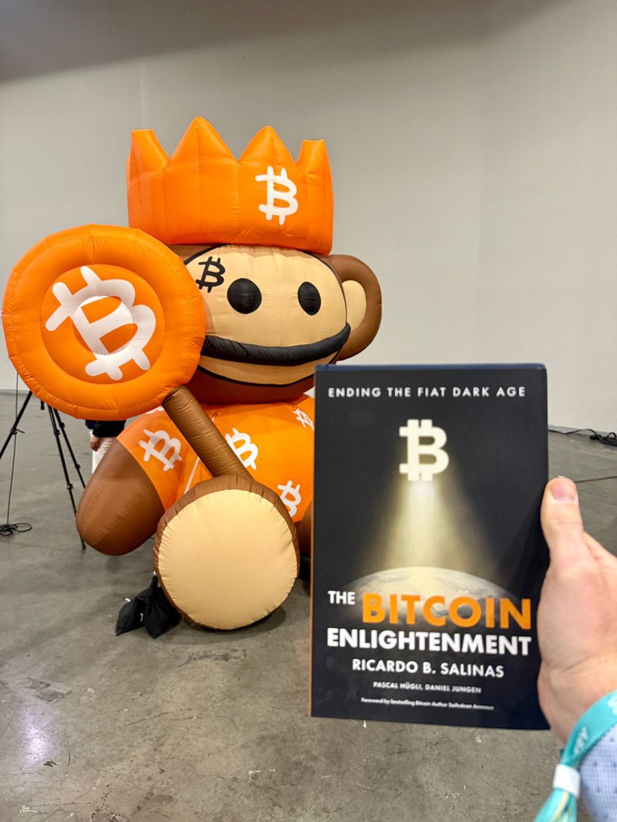 Mi nuevo libro de #Bitcoin está en <a href="/TheBitcoinConf/">The Bitcoin Conference</a> en #LasVegas baby 😎👍🏼

Mientras el país se vuelve una dictadura, mejor conocida como una república bananera, dirigida por payasos corruptos, yo sigo trabajando y buscando la innovación y evolución.

ricardosalinas.com/es/LibroBitcoin