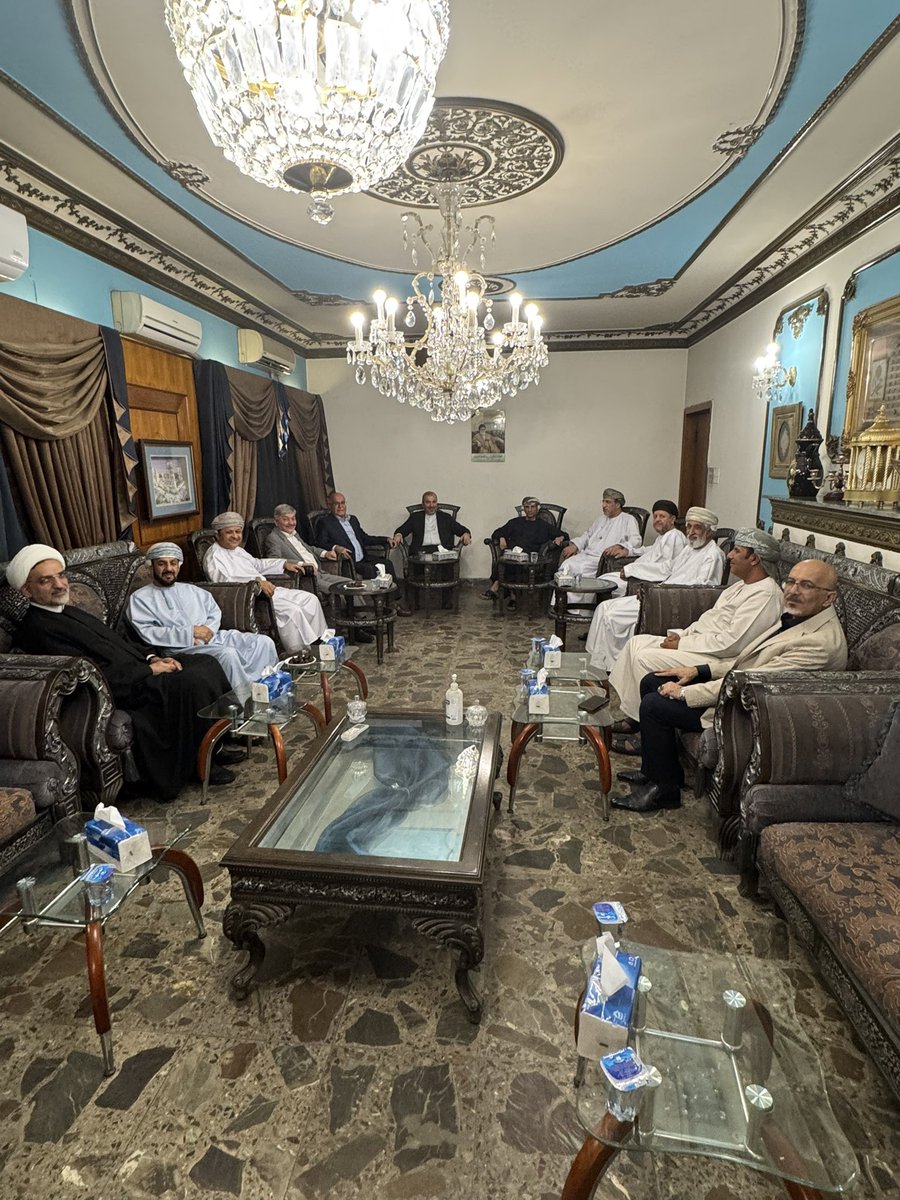 BahrAlolomForum's tweet image. في جلسة بغدادية استضفنا سعادة السفير محمد الحسان ممثل الامين العام للأمم المتحدة وسعادة سفير جمهورية ايران الإسلامية محمد كاظم ال صادق وسعادة سفير سلطنة عمان محمود بن مهنا ووفد من مشايخ سلطنة عمان ووزير الصحة معالي الدكتور صالح الحسناوي ، تبادلنا فيها الحديث عن التحديات التي…