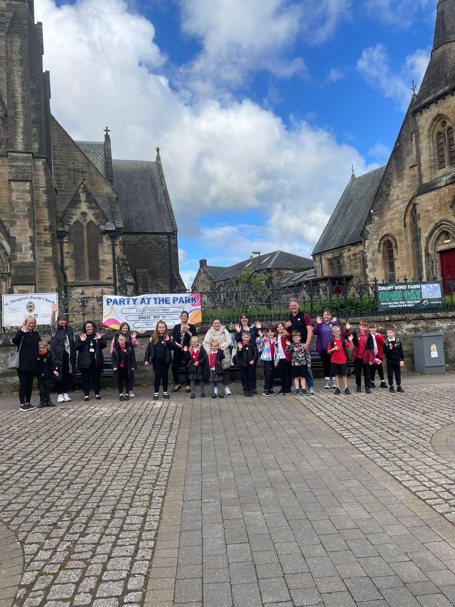 DalryPrimary's tweet photo. It wa lovely to see everyone this morning on our walking bus ๐ See you Thursday morning at 8.30 at Dalry Cross #walktoschoolweek @LStreetsScot @roadsafetyNAC https://t.co/qvuJD7q8H0