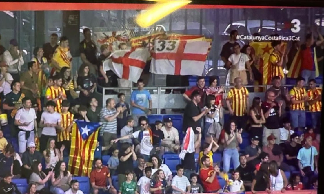 Partit d'avui, de la selecció catalana de futbol.
Patriotes 33🏴󠁧󠁢󠁥󠁮󠁧󠁿🖐🏻