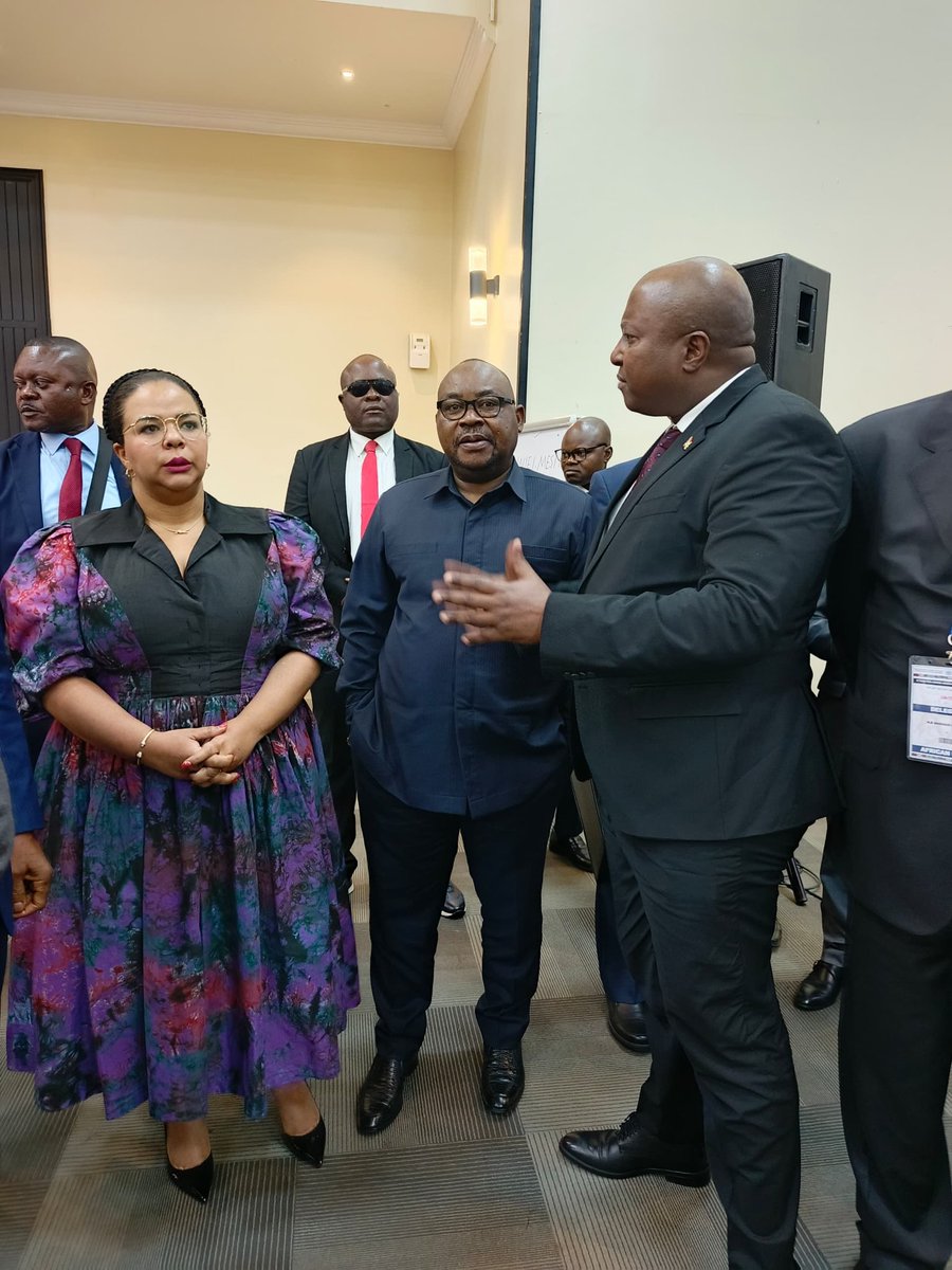 Deo Junior makayanga (@makayangadeo354) on Twitter photo Le Ministre Congolais de l'intégration Régionale, Me <a href="/Didiermazenga/">Didier Mazenga</a> a pris part à la réunion ministérielles préparatoire du 12 ème Sommet du Mécanisme de Suivi de l'Accord Cadre pour la Paix, la Sécurité et la Coopération en #RDC et dans la sous-région prévu à Kampala ce 28 mai. Le Ministre Congolais de l'intégration Régionale, Me <a href="/Didiermazenga/">Didier Mazenga</a> a pris part à la réunion ministérielles préparatoire du 12 ème Sommet du Mécanisme de Suivi de l'Accord Cadre pour la Paix, la Sécurité et la Coopération en #RDC et dans la sous-région prévu à Kampala ce 28 mai.