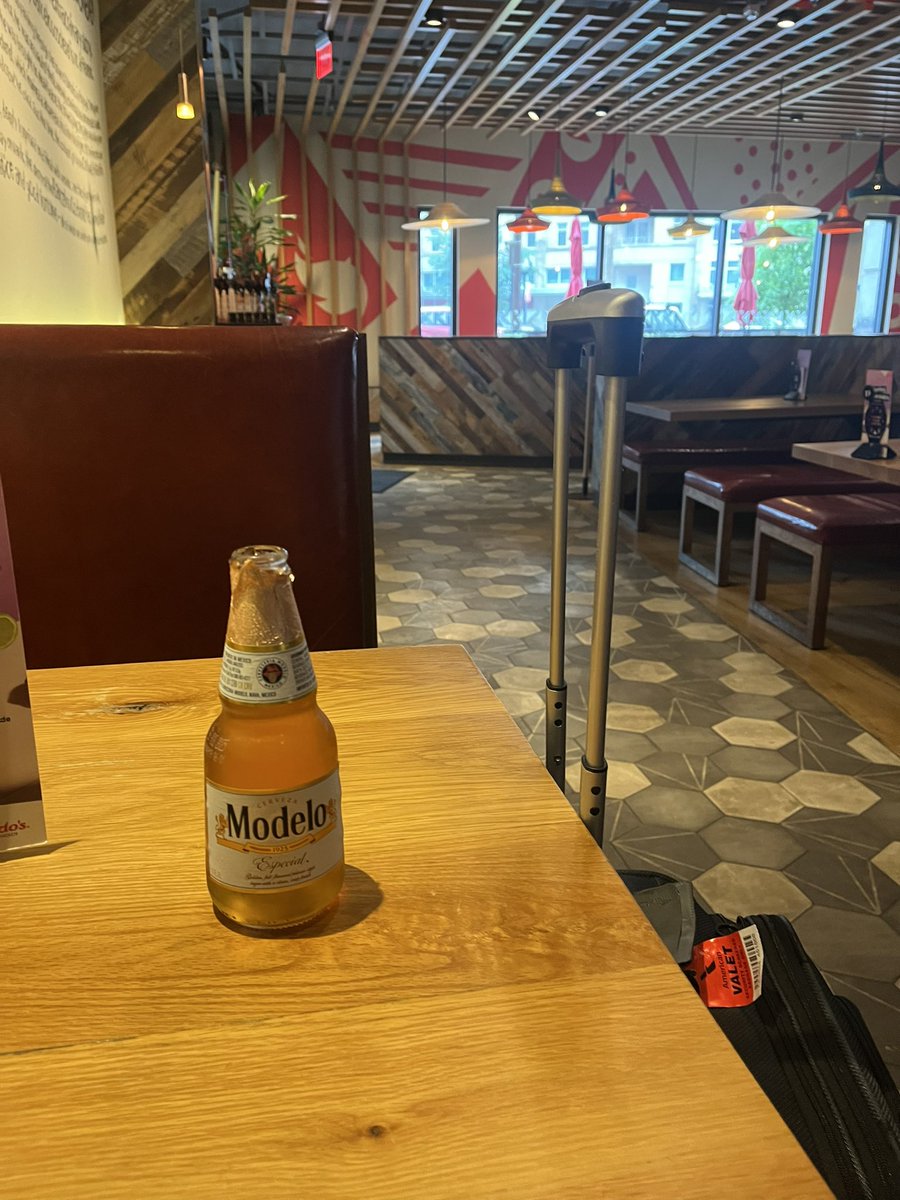 bigdoremachine's tweet image. Don’t mess with suitcase guy #DeportMattMcLain