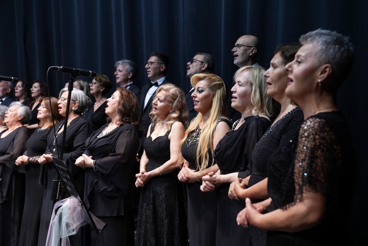 Kursiyerlerimiz tarafından düzenlenen Türk Sanat Müziği “Bahara Merhaba” konserimizde komşularımızla bir araya geldik. Bu değerli geceyi bizlere yaşatan kursiyerlerimize ve eşlik eden tüm komşularımıza teşekkür ederiz.