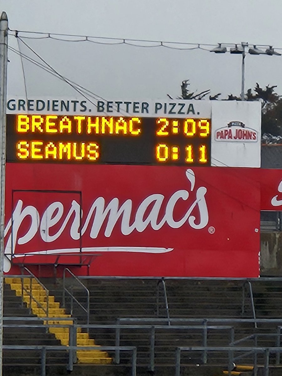 Ceathrú uaire caite san dara leath
<a href="/CLGMB/">Micheal Breathnach</a> 2-09
<a href="/stjamesgaa/">St. James' GAA</a> 0-11
<a href="/SportRnaG/">RnaG Spórt</a>