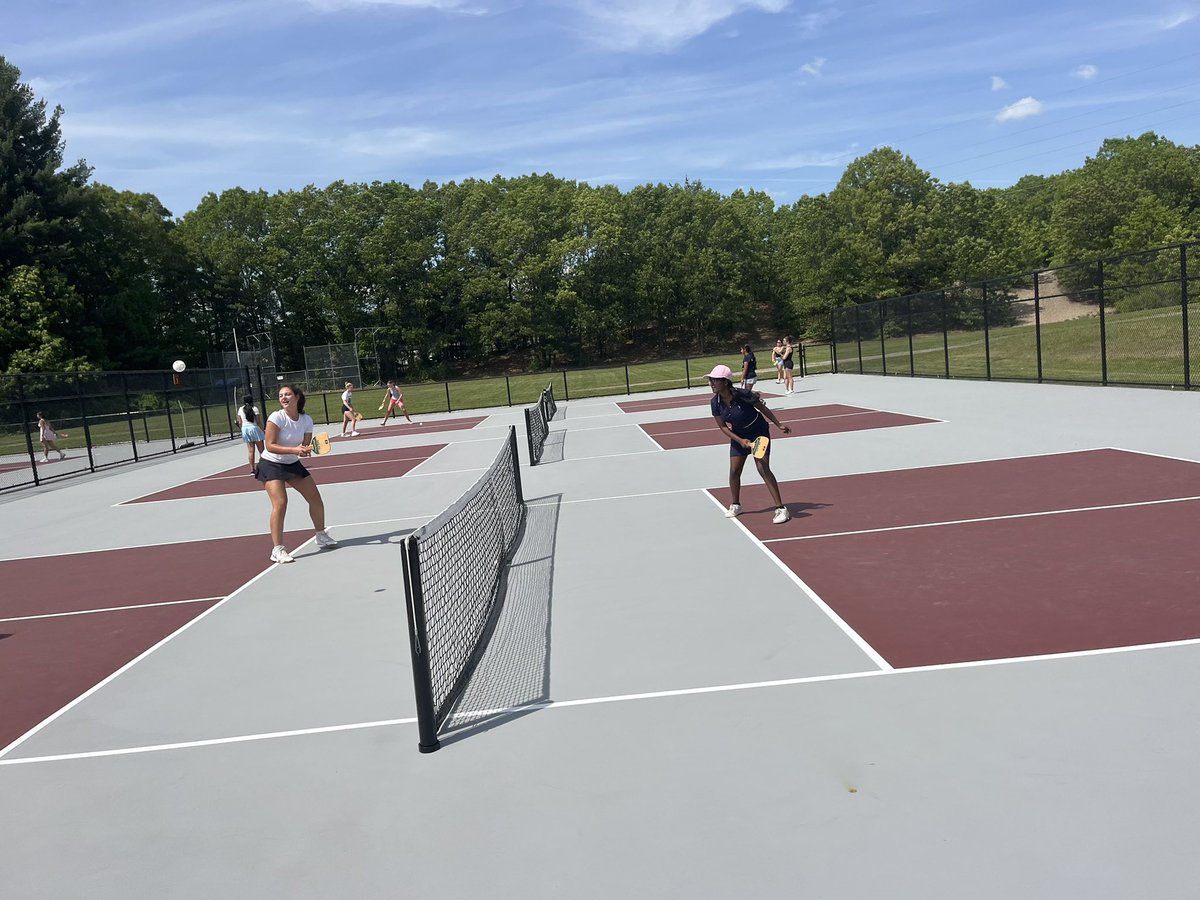 Ended the season with pickleball!
Thanks to this group for such a fun season 🎾💛