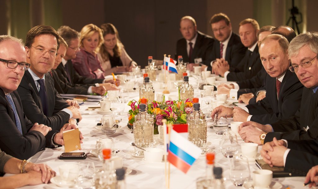 Arno Wellens (@arnowellens) on Twitter photo Zeg <a href="/F__Timmermans/">Frans Timmermans</a>, welke minister van Buitenlandse Zaken bood in 2013 de Zuidas als witwasparadijs voor de Russische maffia aan aan Poetin? Ik kom er even niet op, wie was dat toch? Zeg <a href="/F__Timmermans/">Frans Timmermans</a>, welke minister van Buitenlandse Zaken bood in 2013 de Zuidas als witwasparadijs voor de Russische maffia aan aan Poetin? Ik kom er even niet op, wie was dat toch?