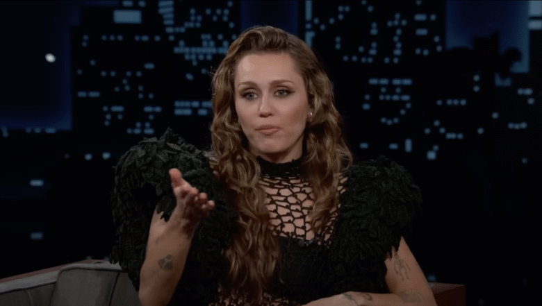 omgblog's tweet image. OMG, quote of the day: Miley Cyrus on the difference between Nickelodean Gays and Disney Gays omgwh.at/TL2Rqq #Celebs #Geeky #LOL