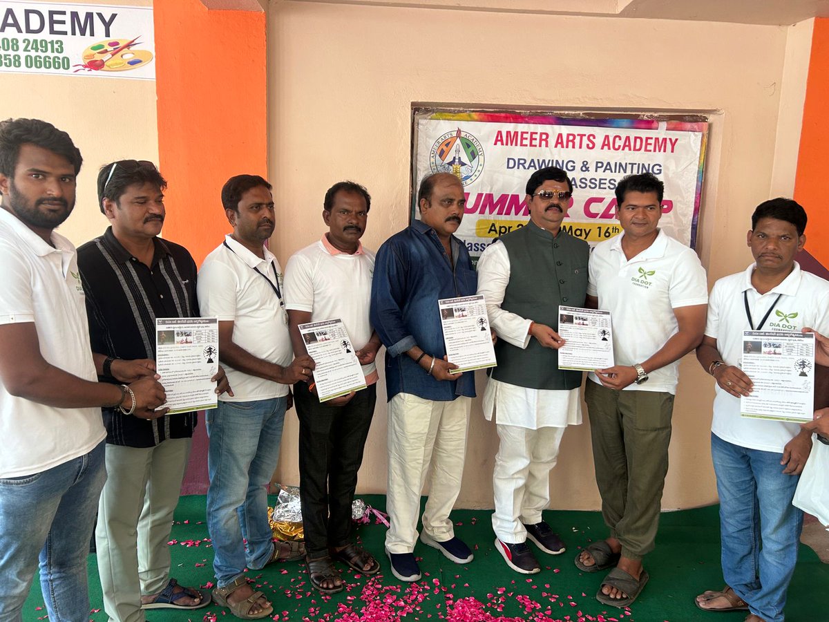 DiaDot_F's tweet photo. 🌟 డాన్స్ పోటీ బ్రోచర్లు విడుదల

26 కళాకారుల సంఘం అధినేత శ్రీ అమరావతి కృష్ణా రెడ్డి గారి చేతుల మీదుగా, Dia Dot. Foundation ఆధ్వర్యంలో బ్రోచర్లు ఆవిష్కరణ.

📌 రిజిస్ట్రేషన్ వివరాలు త్వరలో...

మీ ప్రతిభను ప్రపంచానికి చూపండి! 💃🕺

#DiaDotFoundation https://t.co/dq8ul4V0Zf
