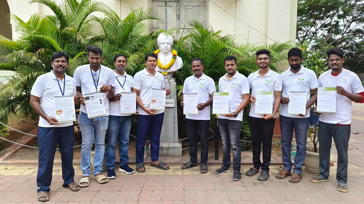 DiaDot_F's tweet photo. 📣 డయా డాట్‌. ఫౌండేషన్‌ ప్రథమ వార్షికోత్సవ కేటలాగ్ ఆవిష్కరణ

🌟 ఈ కార్యక్రమంలో విశిష్ట అతిథులుగా పాల్గొన్న వారు:
🔹 వాకాటి విజయకుమార్ రెడ్డి గారు — రెడ్‌క్రాస్ నెల్లూరు చైర్మన్
🔹 ఈగ భాస్కర్ రెడ్డి గారు — ఆత్మకూరు స్కూల్ కరస్పాండెంట్
#DiaDotFoundation #AnnualCelebration https://t.co/GPvsC9tNkU