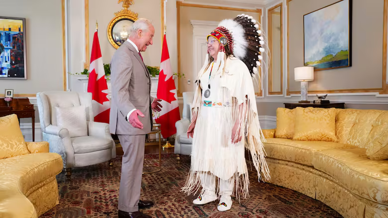 liskeard1's tweet photo. 👇🇨🇦☮️🌍🪶
This is my favorite photo from the Royal Visit!
King Charles meets with Assembly of First Nations National Chief, Cindy Woodhouse Nepinak at Rideau Hall in Ottawa.
#ReconciliationNow #ThisisOurCanada #WeAreAllONE🇨🇦🇨🇦🇨🇦🪶 Miigwetch https://t.co/lKlE0QlN7y
