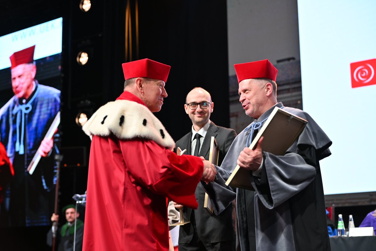 Stanisław Mazur (@stanislawmazur9) on Twitter photo Dziś <a href="/UEK_Krakow/">uek.krakow.pl</a> świętuje swoje 100-lecie! 🎉 Mimo zacnego wieku, nasza Alma Mater nieustannie się rozwija, odpowiadając na wyzwania współczesnego świata. Dziękuję całej Społeczności Akademickiej za Waszą pracę, zaangażowanie i zaufanie.
Szczególnie cieszy mnie fakt, że w dniu Dziś <a href="/UEK_Krakow/">uek.krakow.pl</a> świętuje swoje 100-lecie! 🎉 Mimo zacnego wieku, nasza Alma Mater nieustannie się rozwija, odpowiadając na wyzwania współczesnego świata. Dziękuję całej Społeczności Akademickiej za Waszą pracę, zaangażowanie i zaufanie.
Szczególnie cieszy mnie fakt, że w dniu