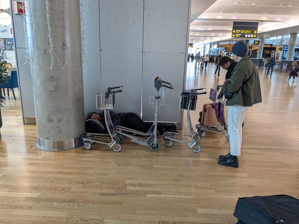 What a fucking hectic weekend. 
So good to see everyone in Oslo, Stockholm and Dublin.
See yous again soon
x