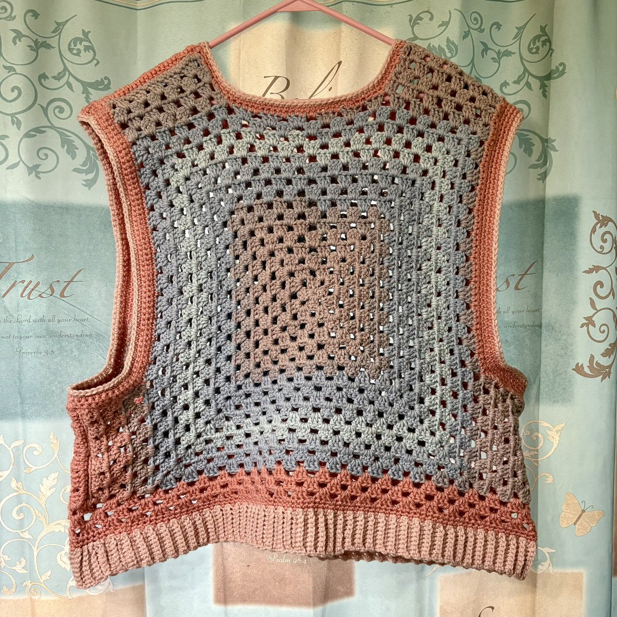 CamiCrocheting's tweet photo. I made this really ugly vest that I won’t personally wear myself but going to list it for sale if someone for some reason wants it 

it can be worn either way and is a size 3x (will put specific dimensions in listing) and has big open sleeves :) https://t.co/oTkpWT358u