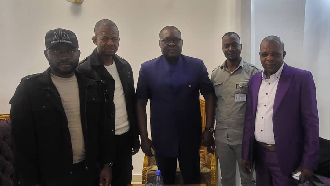 PeterShemabin's tweet photo. Aussitôt arriver à Kinshasa, les membres du bureau de l'Assemblée provinciale du Sankuru ont été reçus  par le Sénateur Jules Lodi Emongo, Leader et rassembleur des filles et fils du Sankuru.
Un échange hautement fraternel était au centre de cette rencontre https://t.co/mVfymJoBRH
