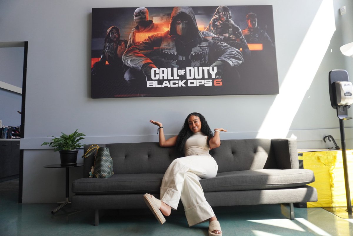 MissRocklee's tweet photo. I still can’t believe I’m writing this but I was 1 of 10 women who got invited to LA by @callofduty for their first ever Level Up Lab! 

Truly one of the most humbling experiences I’ve ever had. Words cannot express my gratitude for everything I learned, the people I met and the memories I’ll never forget. Special shoutout to Shaniece, Stephanie and Robert, thank you all a million �� vlog of the trip, early game capture and all coming very soon!! 

I want to thank my community, my second fam for always believing in me. This has been a JOURNEY, but thank you for always sticking by me 🤍I also can’t wait to see my other girlies thrive as well, thank you guys for an amazing experience. So glad to call you all friends 🫶🏼I’ve never felt more inspired than I have now. Won’t let yall down!