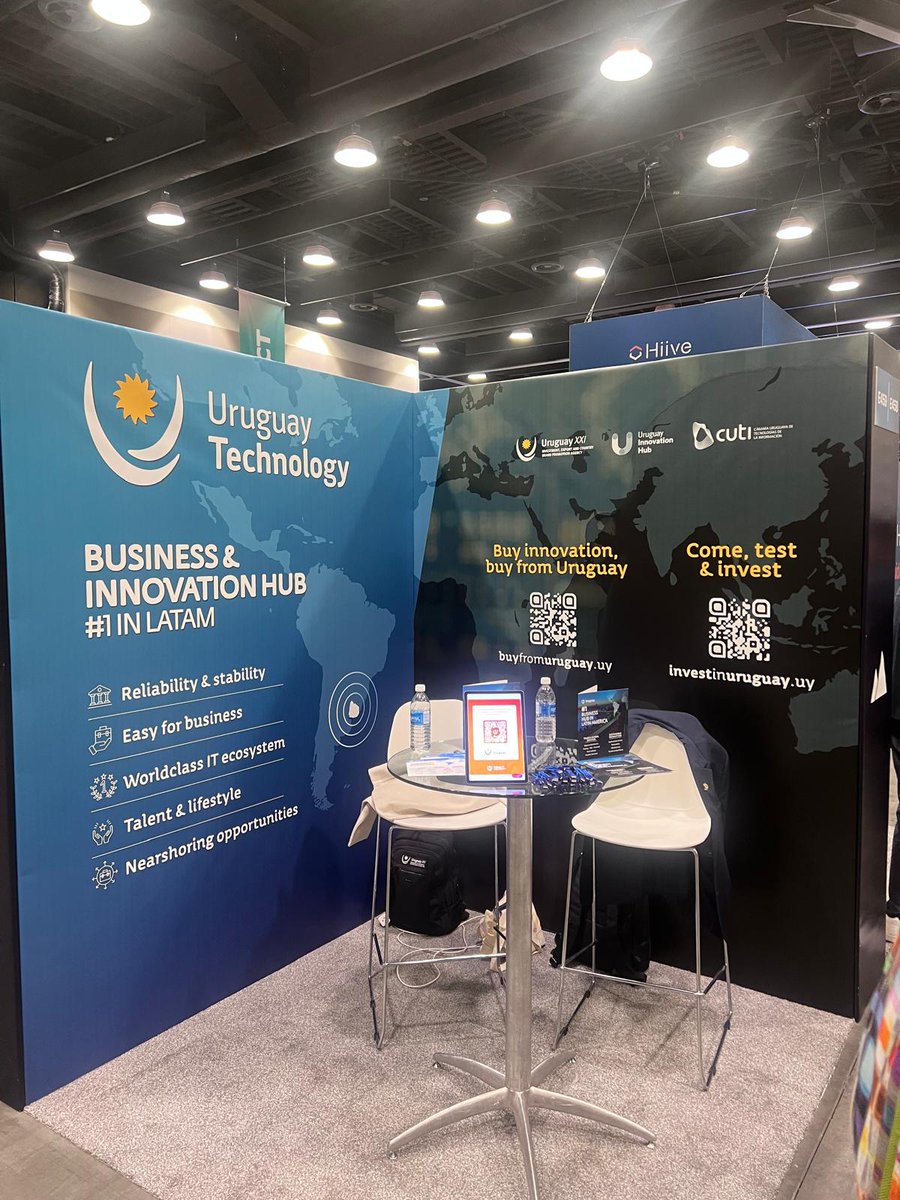 🇺🇾🇨🇦 📍 Web Summit Vancouver 2025
El Embajador Gustavo Álvarez y el Cónsul General Leonardo Olivera visitaron el stand de Uruguay XXI – E459 en el Convention Centre.

💡 En esta edición, unas 20 startups tecnológicas uruguayas presentan su innovación ante el ecosistema