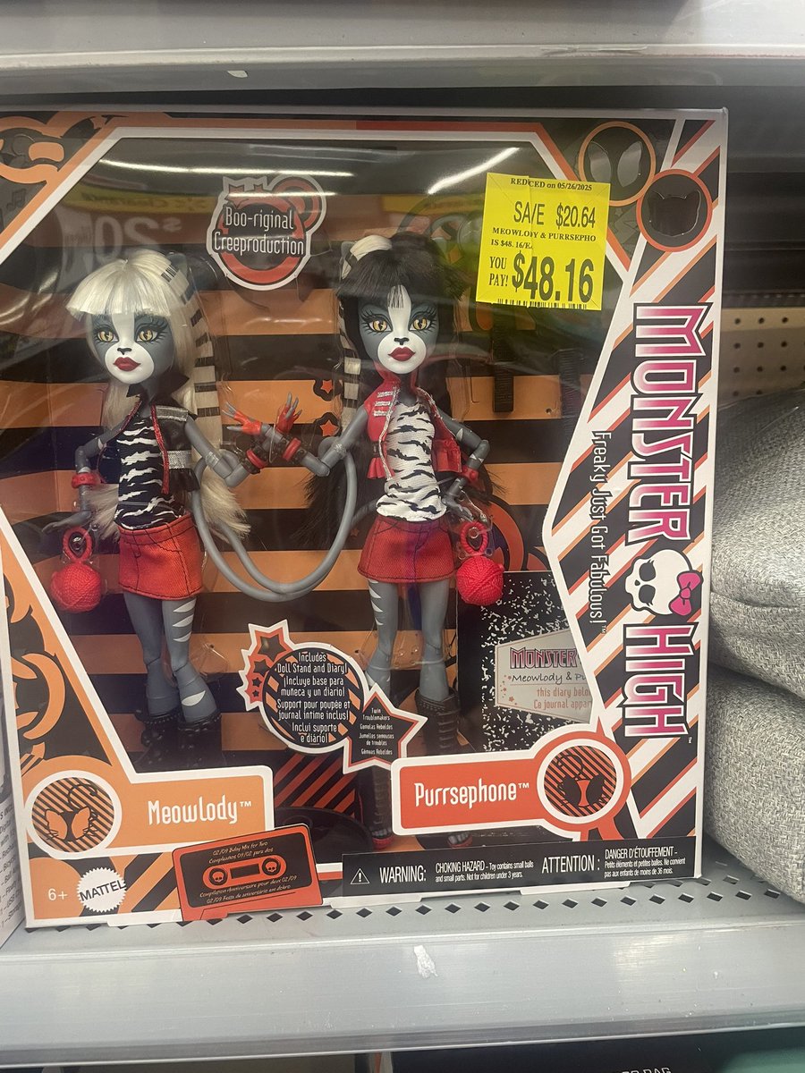 punkhrt's tweet image. My mom randomly texted me today and found these two at walmart after my order for them was cancelled I never bought something faster 😭😭😫
