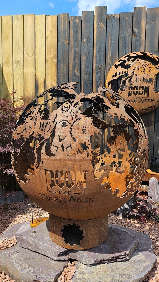 sophiekeen's tweet photo. Last week I was invited to the Chelsea Flower Show! Very cool to see the Doom collab with The Firepit Company, but boy was I not ready for how expensive everything was 🫠

You would not believe how much I spent on that cup of Pimm's 😭

(ad/gifted tickets/not gifted pimms) https://t.co/8FwUuCGXX3