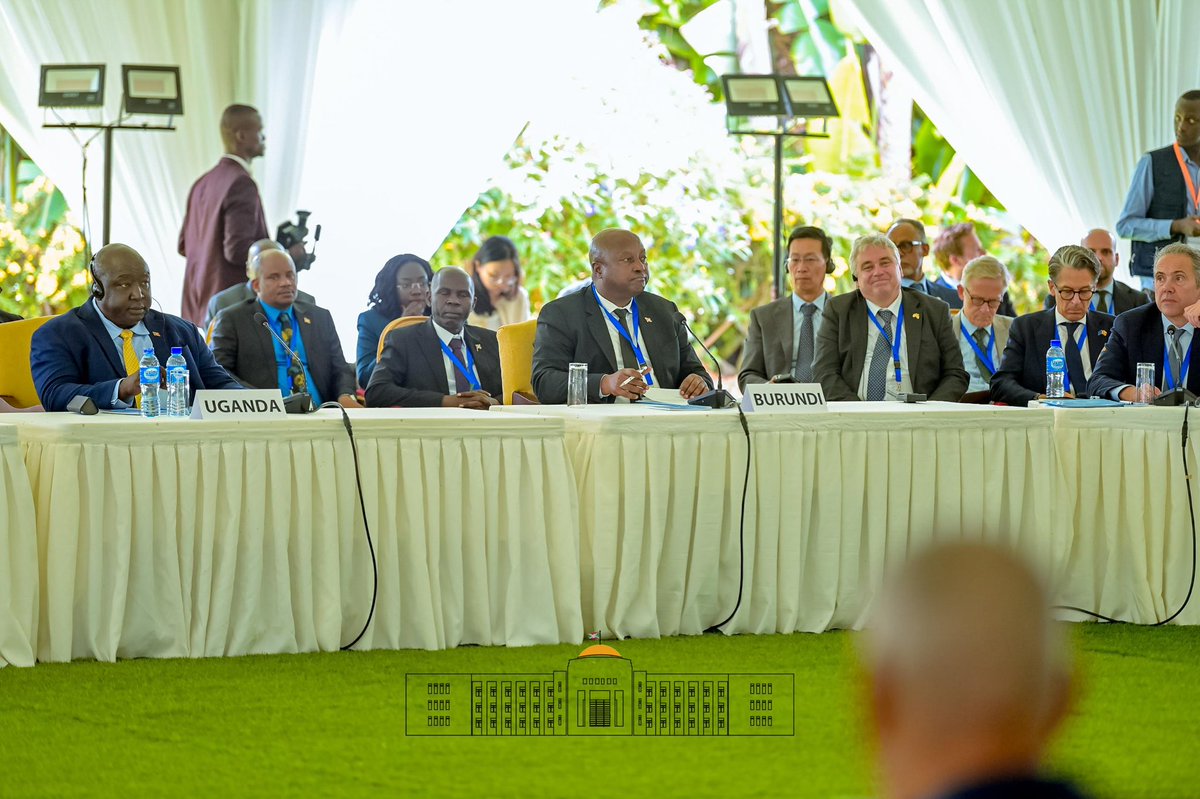 Ntare Rushatsi House (@ntarehouse) on Twitter photo Sous de vives félicitations de ses pairs,après 2 ans de présidence remarquable du mécanisme de suivi de l’Accord cadre pour la Paix,la Sécurité et la coopération pour la RDC et la région,SE <a href="/GeneralNeva/">SE Evariste Ndayishimiye</a>, président sortant dudit mécanisme,a passé la présidence à SE <a href="/KagutaMuseveni/">Yoweri K Museveni</a> Sous de vives félicitations de ses pairs,après 2 ans de présidence remarquable du mécanisme de suivi de l’Accord cadre pour la Paix,la Sécurité et la coopération pour la RDC et la région,SE <a href="/GeneralNeva/">SE Evariste Ndayishimiye</a>, président sortant dudit mécanisme,a passé la présidence à SE <a href="/KagutaMuseveni/">Yoweri K Museveni</a>