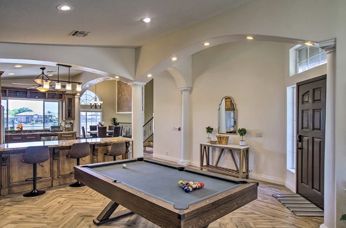 <a href="/KAMYN_FBA/">Kamyn Stonebraker</a> &amp; I are looking for 2-3 roommates to move into this crib with us next month

- Glendale, Arizona 📍
- Fully Furnished
- Pool &amp; Hot Tub 
- Lakefront Property
- $1300 a month each 

We are looking for like minded individuals looking to grow there business. Currently we