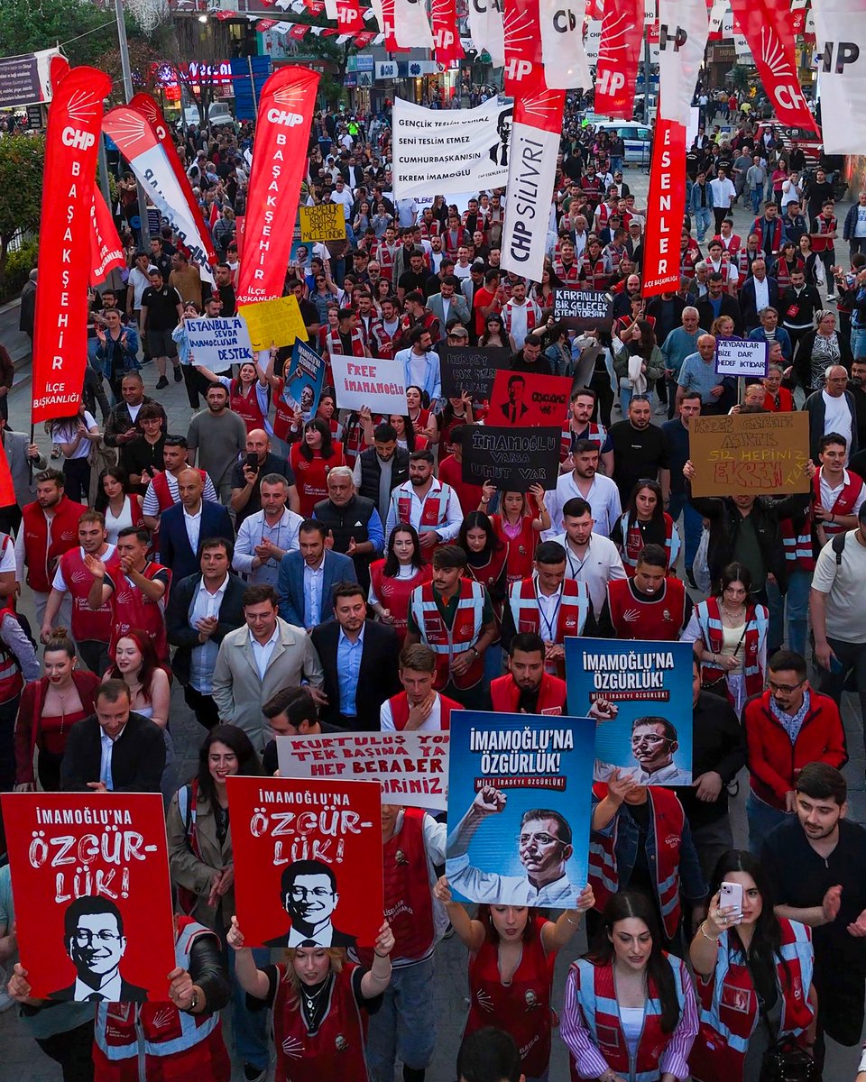 Ülkemizin yarınlarını gençlik kuracak!

Gençlik kortejimizle birlikte, Genel Başkanımız Özgür Özel’in liderliğinde düzenlenen Cumhurbaşkanı Adayımız Ekrem İmamoğlu’na Özgürlük Mitingi’ne yürüdük.