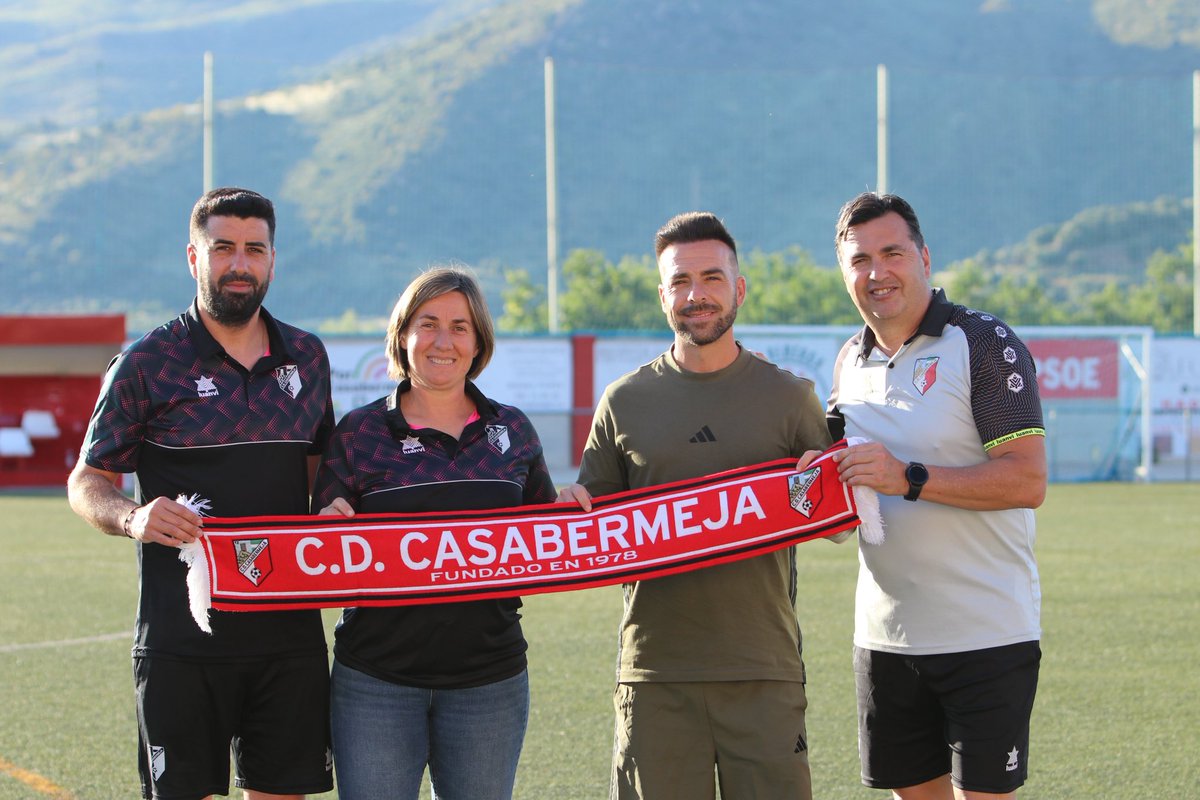 📢 𝑪𝑼𝑬𝑹𝑷𝑶 𝑻𝑬𝑪𝑵𝑰𝑪𝑶 | ✅

✍🏽 ¡Nos complace anunciar a Daniel Medina como nuevo entrenador de nuestro primer equipo! 🏠

🧠 ¡Formación, ilusión y trabajo al servicio del Casa! 💪🏻

🫂 ¡Bienvenido, <a href="/Dmedilopez/">Dani Medina</a> y mucha suerte! ¡La tuya será la nuestra! 🍀