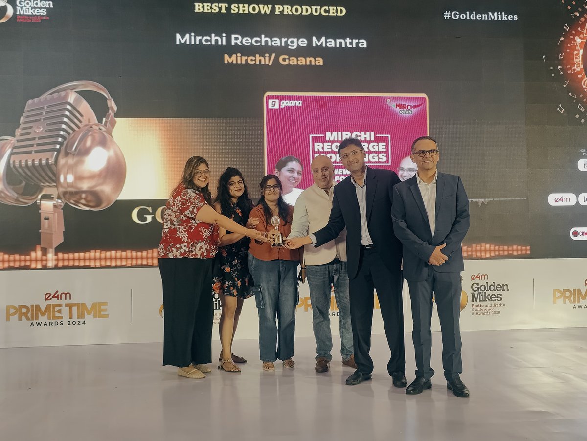 e4mevents's tweet image. Honoring the voices that moved us! 🏆

Congratulations to the winners of the #e4mGoldenMikes Awards 2025 for setting new benchmarks in radio and audio excellence.

Category: Best Show Produced
Winners: @mirchiplus @bigfmindia

#AudioExcellence #CreativeCampaigns #GoldenMikes2025