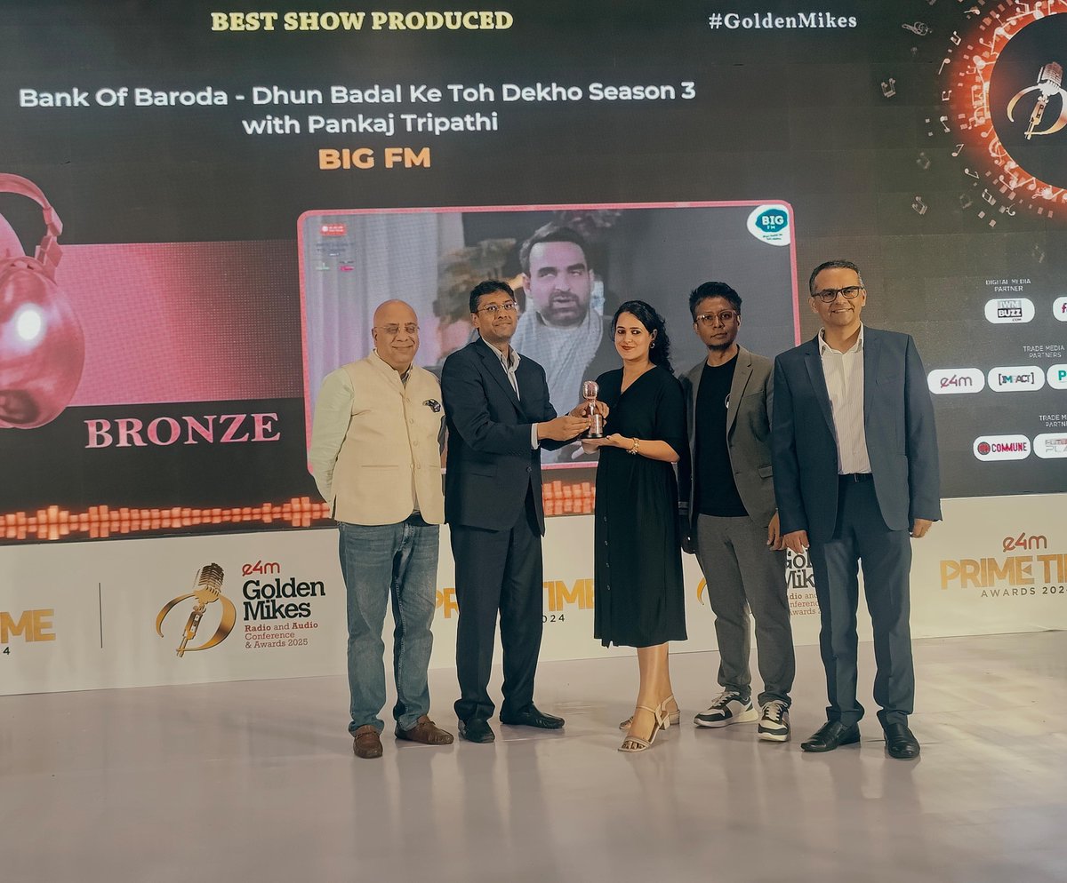 e4mevents's tweet image. Honoring the voices that moved us! 🏆

Congratulations to the winners of the #e4mGoldenMikes Awards 2025 for setting new benchmarks in radio and audio excellence.

Category: Best Show Produced
Winners: @mirchiplus @bigfmindia

#AudioExcellence #CreativeCampaigns #GoldenMikes2025
