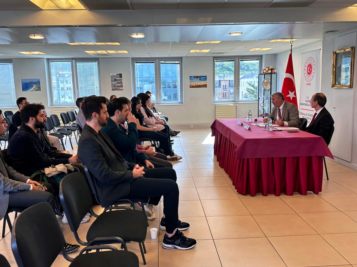 fethifahri_kaya's tweet image. Yüksek lisans ve doktora yapmak üzere Fransa’da bulunan 1416’lı bursiyerlerimizle bir arada olmanın verdiği gurur bambaşka. 

Burada eğitimlerini tamamlayıp ülkelerine hizmet edecekleri günü iple çekiyorlar. 

Her birine başarılar diliyor yanlarında olduğumuzu bir kez daha…