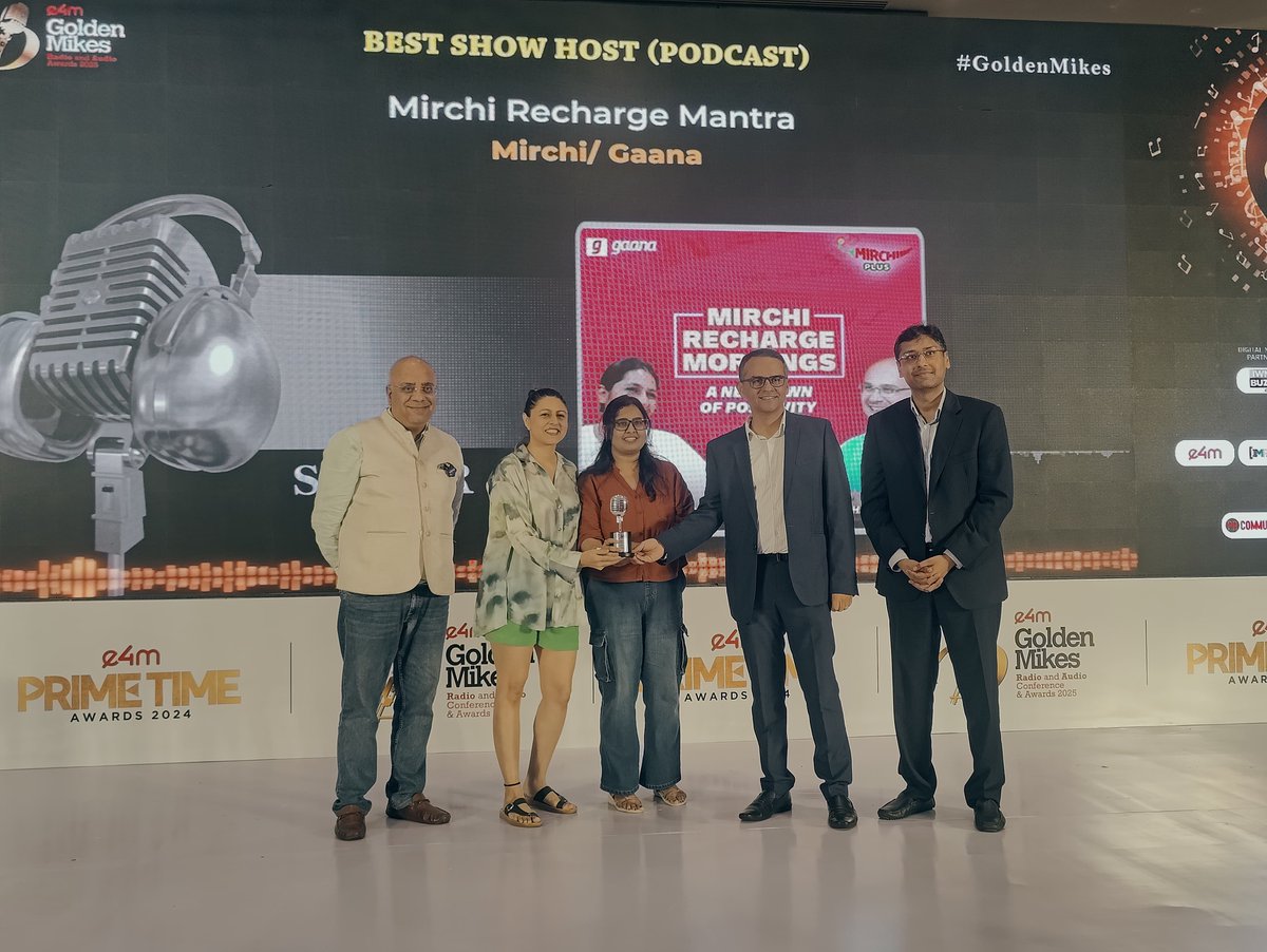 e4mevents's tweet image. What a win! 📻
Big congratulations to the winners in the Best Show Host (Podcast) at the #e4mGoldenMikes Awards 2025! 🎙

Category: Best Show Host (Podcast)
Winners: @mirchiplus @bigfmindia

#AudioExcellence #CreativeCampaigns #GoldenMikes2025