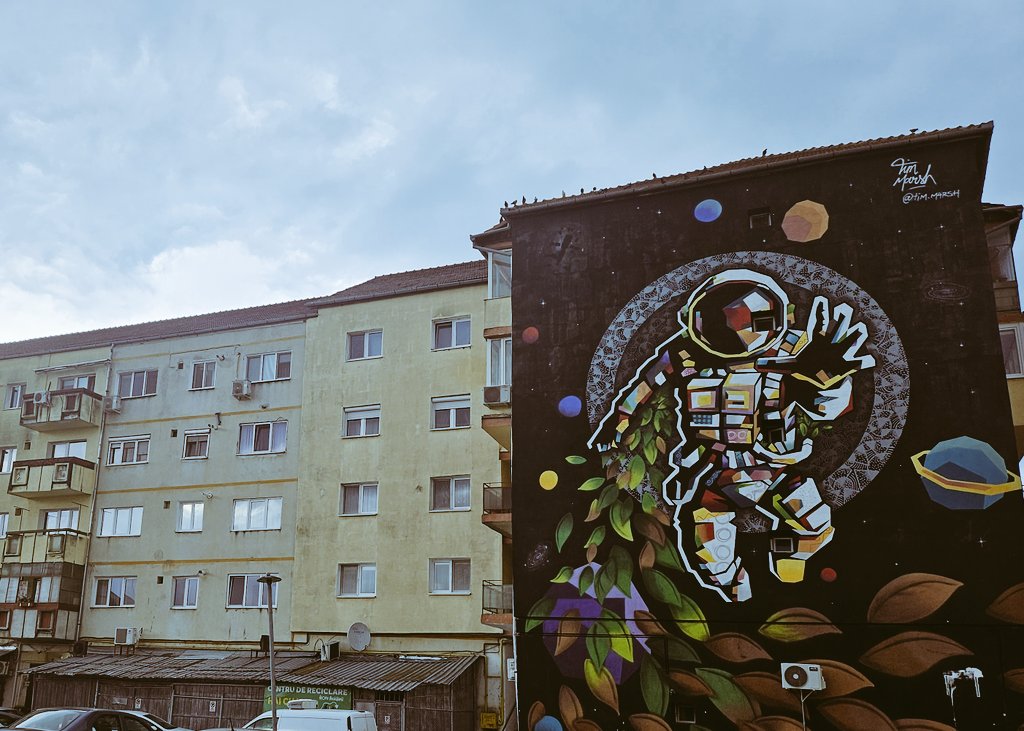 goulash2go's tweet photo. The Slavic duality!
#EasternEurope #Slavic #SlavicCore #EasternEuropeanAesthetics #bloc #buildingart https://t.co/j39GVQgITB